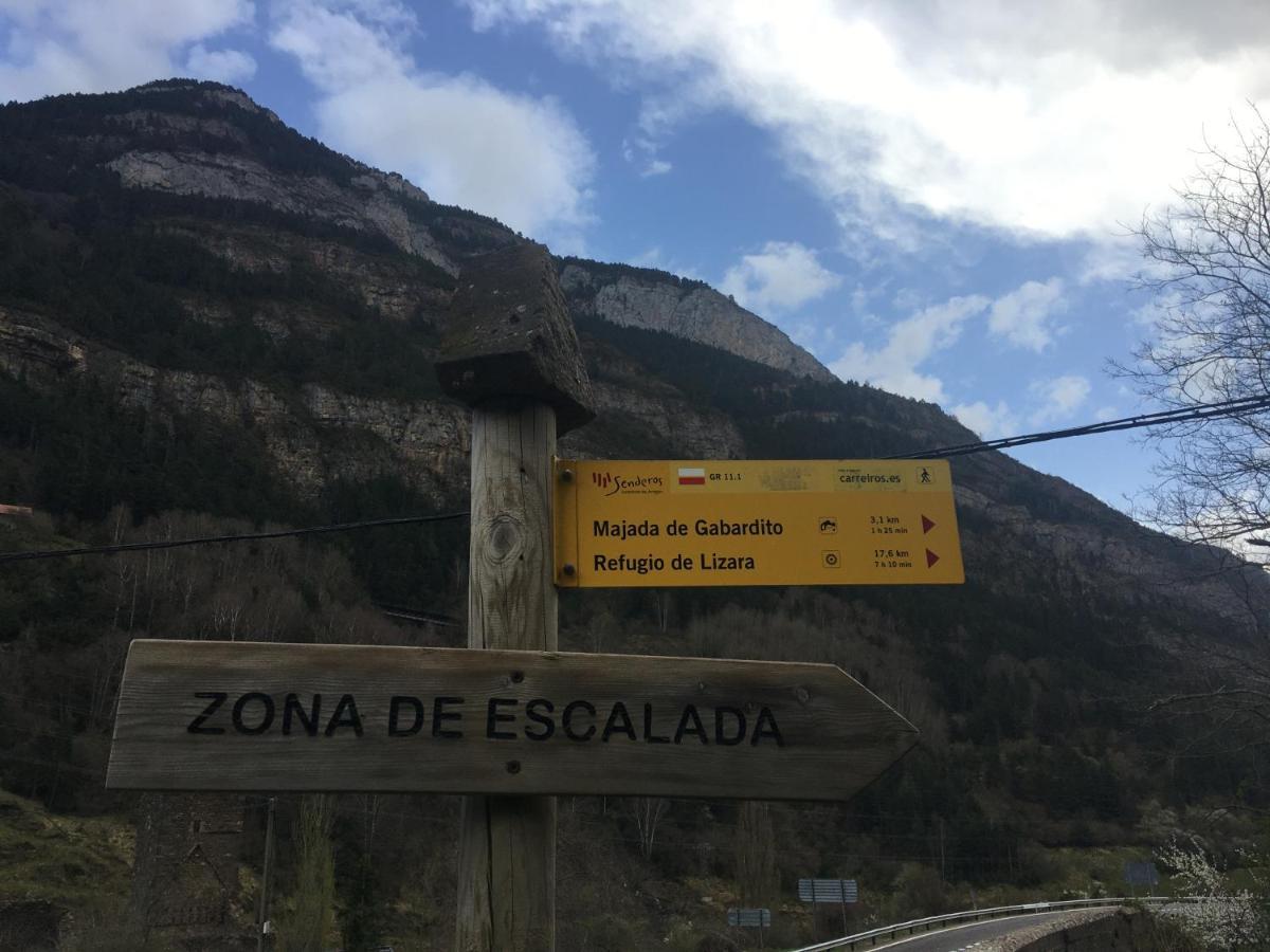 Apartamentos Turisticos Rio Gallego Canfranc Dış mekan fotoğraf